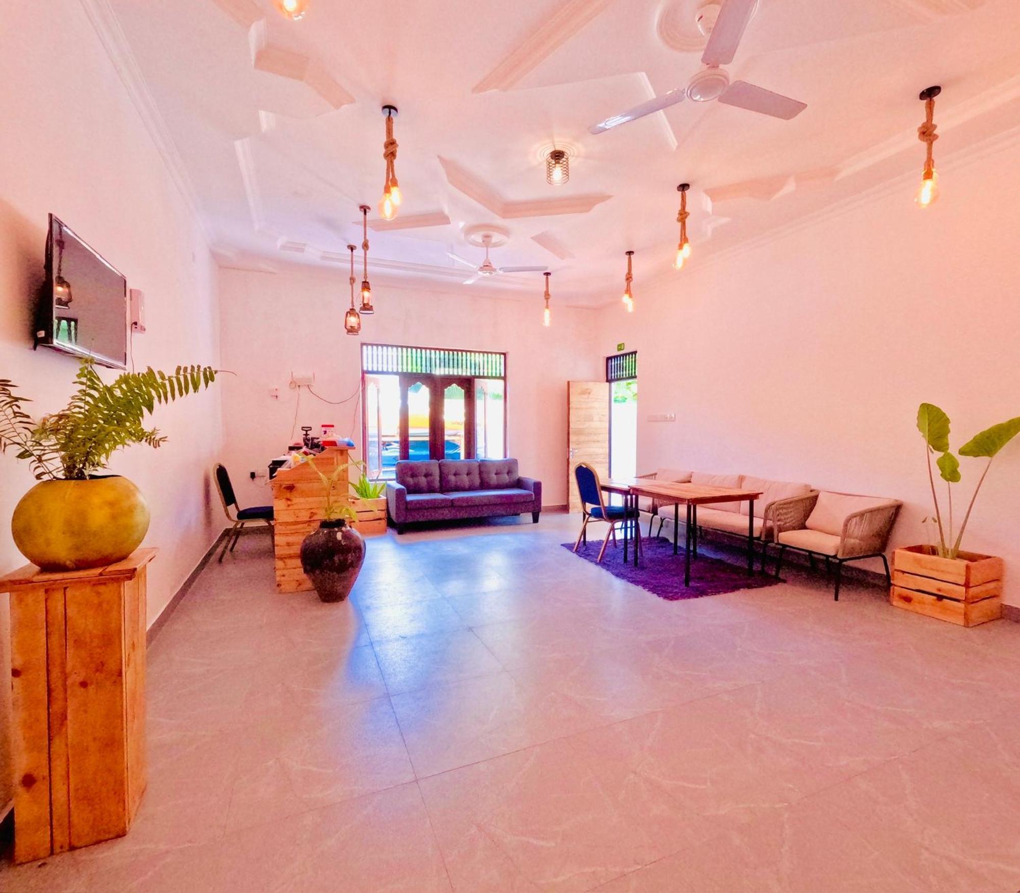 Hotel White Tern Maldives à Maamigili Extérieur photo